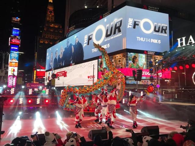重庆铜梁龙舞在纽约时报广场跨年夜表演 惊艳世界